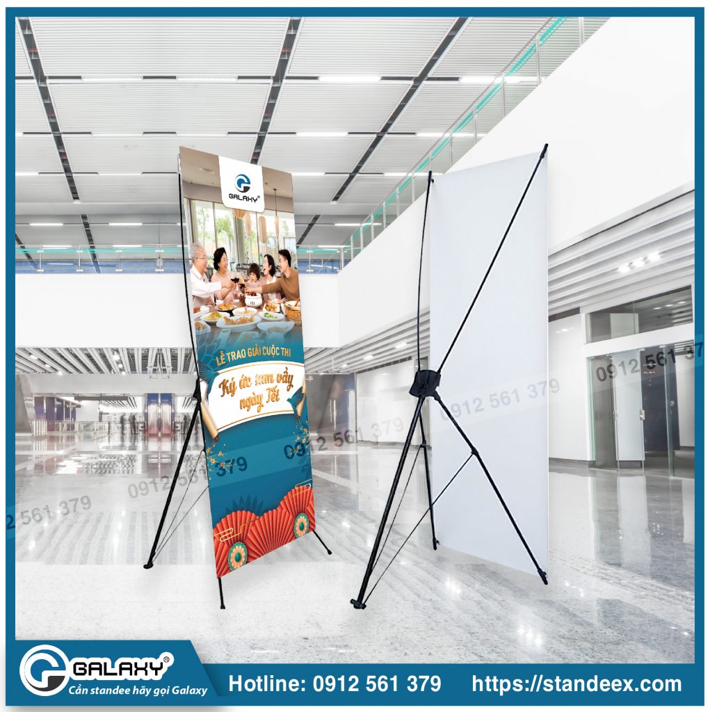 Standee cuốn nhôm chân inox– Roll up nhôm-Giá cuốn nhôm chân inox