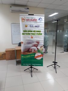 standee chữ thập