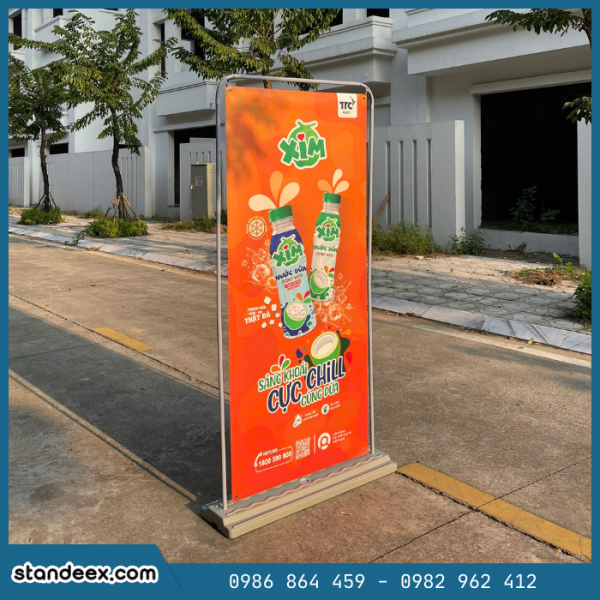 Standee kiểu cửa đế nhựa 0.8×1.8m