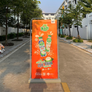 Standee kiểu cửa đế nhựa 0.8×1.8m