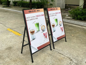 5 ưu điểm nổi bật khi sử dụng standee chữ A 1 mặt