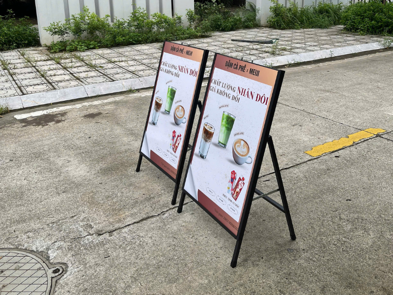 5 ưu điểm nổi bật khi sử dụng standee chữ A 1 mặt