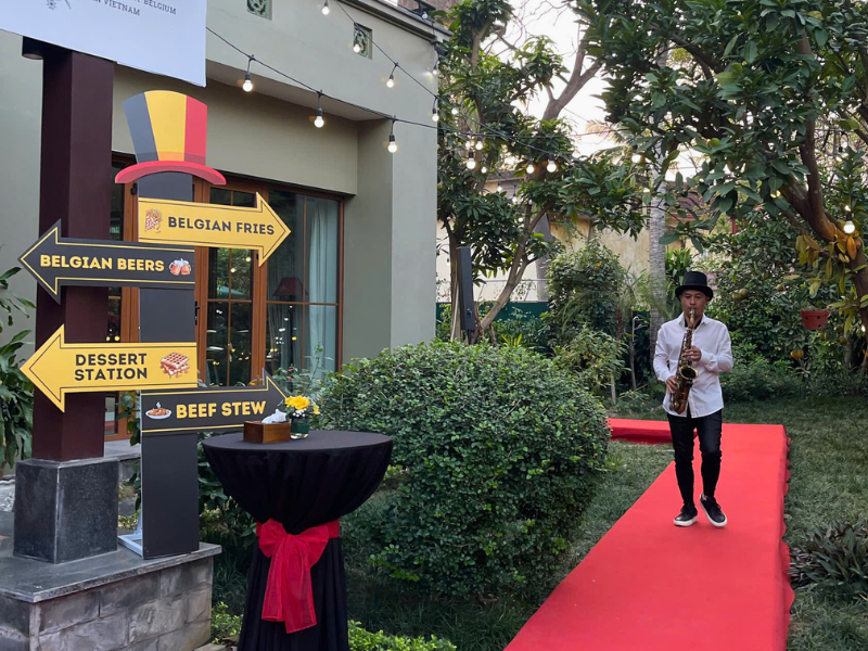 Standee mô hình: Giải pháp truyền thông thị giác hiệu quả