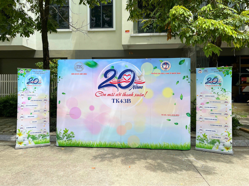 Backdrop và standee cuốn: Giải pháp tiết kiệm cho doanh nghiệp