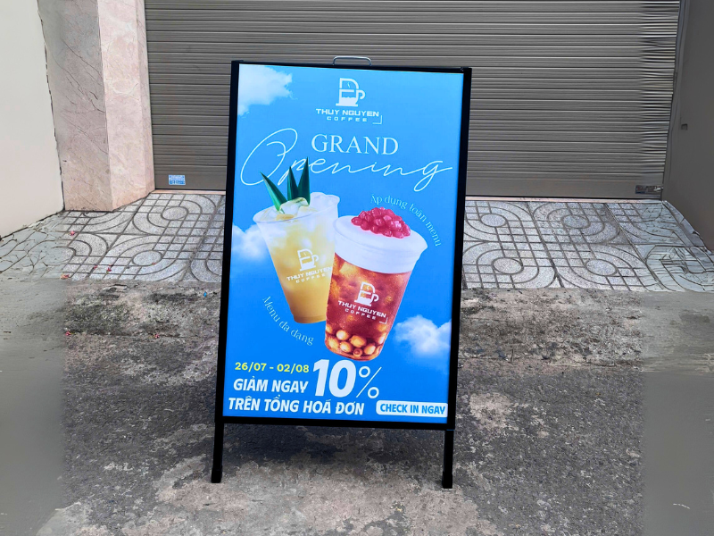 Standee 2 mặt giá rẻ – In ấn sắc nét, khung bền đẹp