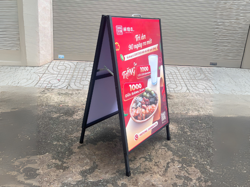 4 lý do bạn nên chọn standee chữ A 2 mặt cho quảng cáo ngoài trời
