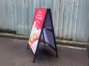 4 lý do bạn nên chọn standee chữ A 2 mặt cho quảng cáo ngoài trời