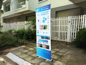 Standee cuốn giá rẻ – Giải pháp quảng cáo hiệu quả chi phí thấp