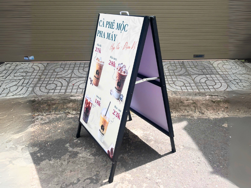 3 lý do nên chọn standee quảng cáo ngoài trời cho sự kiện