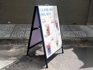 3 lý do nên chọn standee quảng cáo ngoài trời cho sự kiện