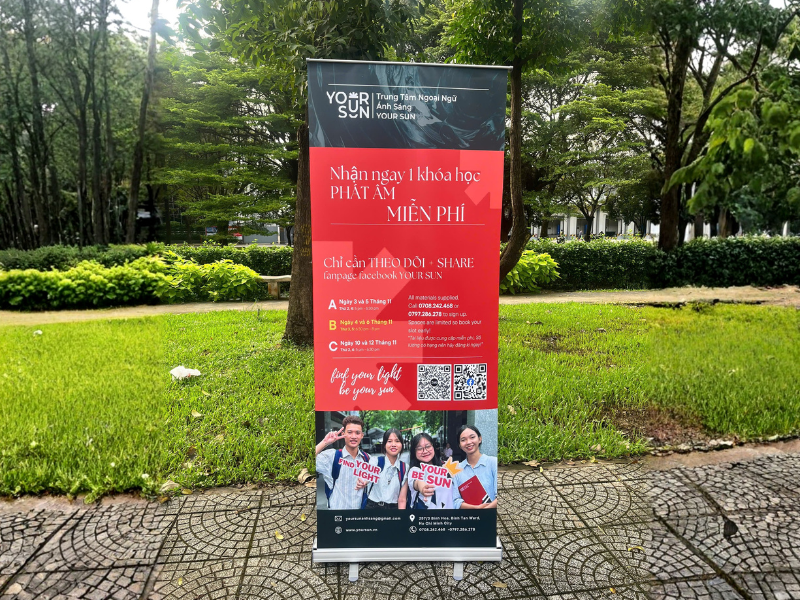 Vì sao 7/10 doanh nghiệp tin dùng standee cuốn?