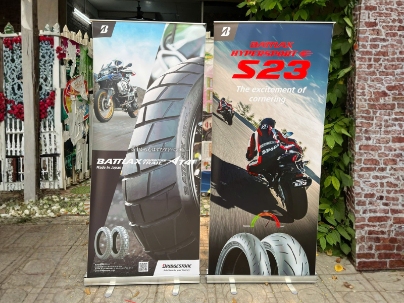 Standee là gì? Hướng dẫn chọn standee từ A-Z 2026