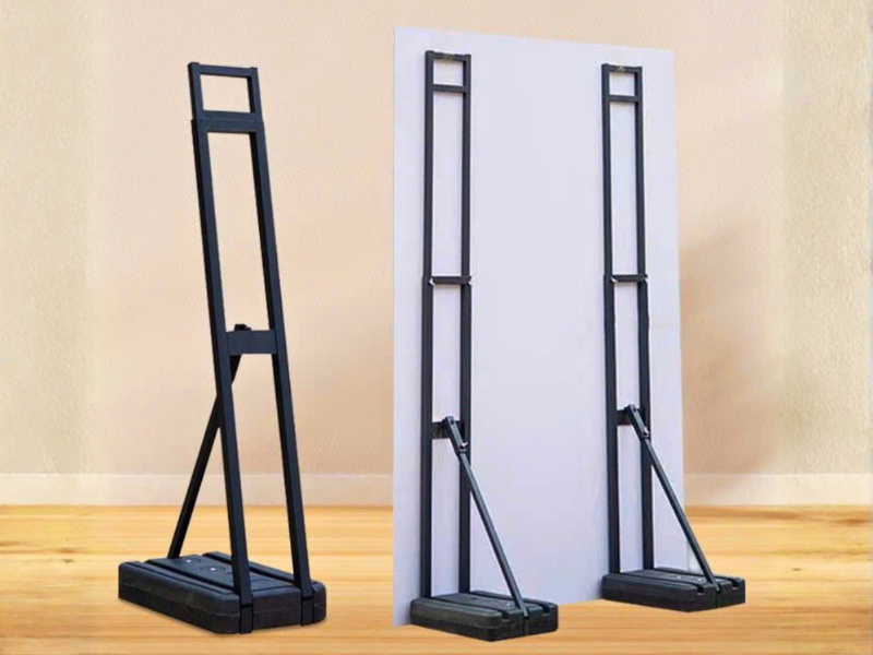 Standee mô hình đế nước: 5 lợi thế cho quảng cáo ngoài trời