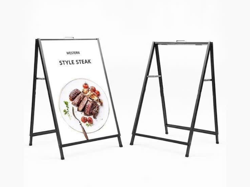 Standee chữ A 3 chân và 2 mặt: Nên chọn loại nào?