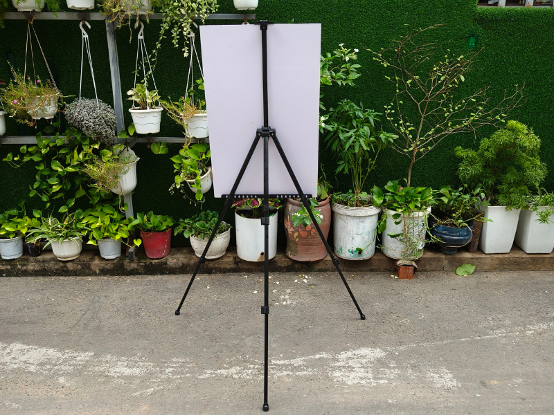 Standee chữ A 3 chân và 2 mặt: Nên chọn loại nào?
