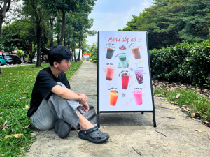 Standee quán cà phê 2 mặt: Mẫu sắt gấp gọn tiện lợi