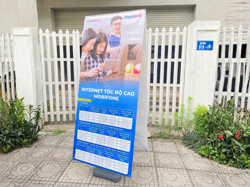 Standee X cản gió 2 mặt: Giải pháp quảng cáo ngoài trời